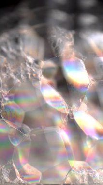 Köpüklü arka plan. Kabarcık patlatma arka planı. Sabun köpüğü yapısı. Sabun köpüğü makro. Dikey video