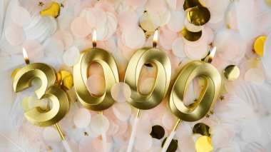 3000 takipçi kartı. 3K aboneleri ve çevrimiçi topluluk hayranları. Sosyal ağlar ve bloglar. Sosyal medya kutlamaları için 3000 numaralı mumlu konfeti arka planı. Boşluğu kopyala