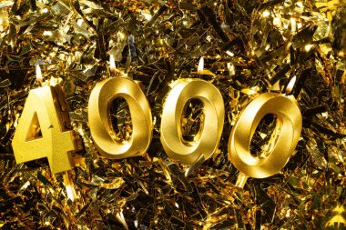 4k takipçileri altın sarısı arka planda teşekkür eder. 4000 kanal arkadaşı, abonesi, takipçisi ve seveni. Boşluğu kopyala