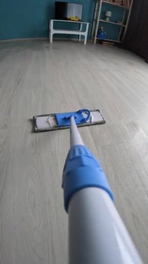 Paspas temizleme, temizlik, temizlik ve ev temizliği gibi konuları yakından görmek. POV