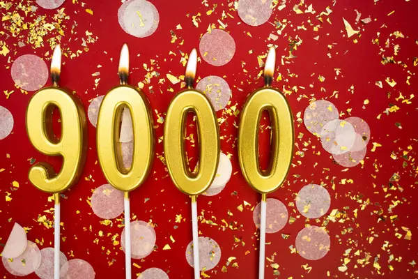 9000, 9K takipçisi kırmızı arka plandaki sosyal medya aboneliklerini konfetiyle kutluyor ve tebrik ediyor. Boşluğu kopyala