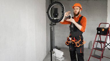 Ev Projesi sırasında Tamirci Yayın Yapım İpuçları ve Numaralar. Pankart. Boşluğu kopyala