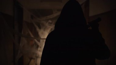 Korkunç zombi duman içinde. Korku fantezi videosu. Ürkütücü ürkütücü Cadılar Bayramı. Kıyamet konsepti