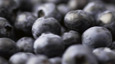 Diyet, diyet ve sağlıklı vejetaryen yemekleri. Yabanmersinli arka plan, en iyi manzara. organik yaban mersini. Düz yat. Yakın plan.