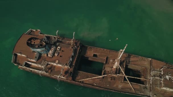 Aerial Drone Point View Abandoned Ship Shipwreck Shore Arrecife Costa — стоковое видео