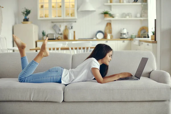 Cute Preteen 12S Girl Use Laptop Lying Couch Living Room — Stock Photo, Image