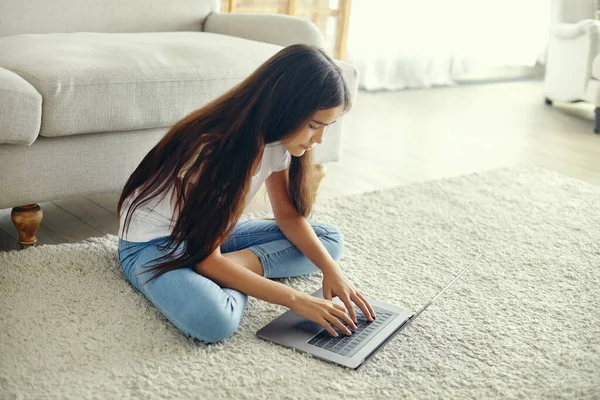 Cute Preteen 12S Girl Use Laptop Sit Floor Cozy Living — Stock Photo, Image