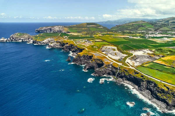 Αεροπλάνο Βραχώδη Ακτογραμμή Του Νησιού Ponta Delgada Σάο Μιγκέλ Αζόρες — Φωτογραφία Αρχείου