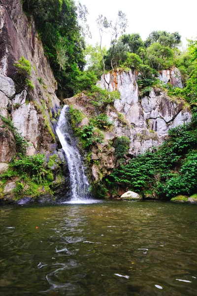 Vista Cachoeira Durante Dia Ensolarado Verão Açores Ilha São Miguel — Fotografia de Stock