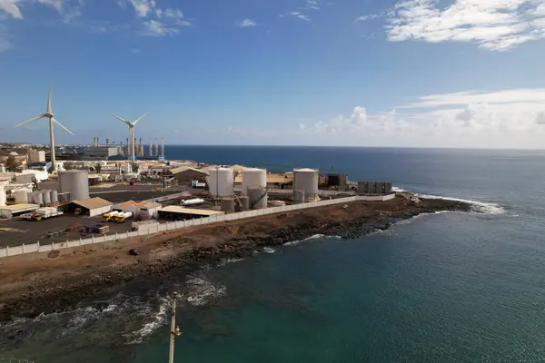 Lanzarote Adası Petrol Rafinerisinin Insansız Hava Aracı Bakış Açısı Spanya — Stok fotoğraf