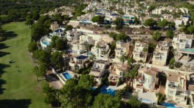 Hava aracı Las Ramblas golf sahasına bakıyor. Costa Blanca, Alicante, İspanya. Seyahat ve spor konsepti