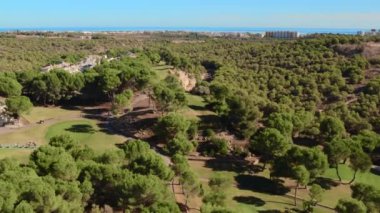 Hava aracı Las Ramblas golf sahasına bakıyor. Costa Blanca, Alicante, İspanya. Seyahat ve spor konsepti