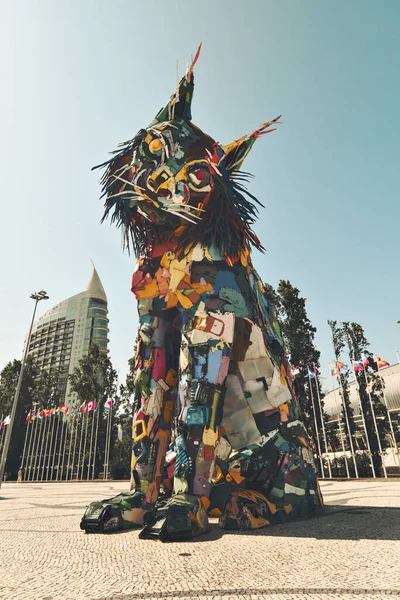 葡萄牙里斯本 2023年6月24日 博达洛Iis Iberian Lynx Bordalo Iis Iberian Lynx 是一个新的用垃圾和塑料制成的艺术装置 免版税图库图片