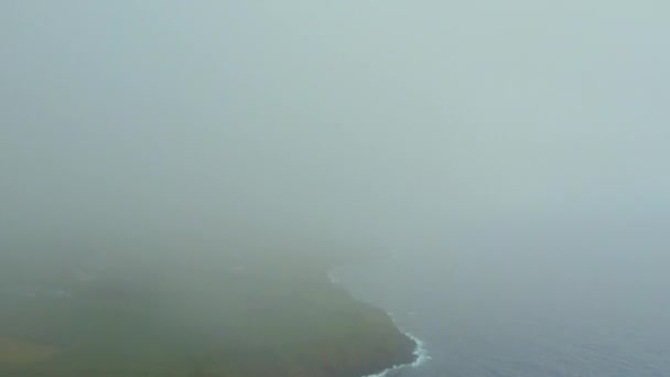 Strzał Powietrza Punkt Widzenia Drona Skaliste Wybrzeże Wybrzeże Oceanu Atlantyckiego — Wideo stockowe