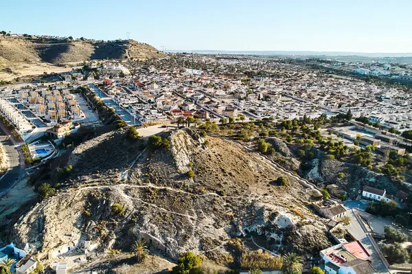 Αεροφωτογραφία Του Rojales Townscape Monte Calvario Και Τρεις Σταυρούς Κατά — Φωτογραφία Αρχείου