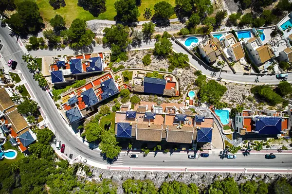 Güneşli Yaz Günlerinde Havuzlu Lüks Villaların Insansız Hava Aracı Bakış Stok Fotoğraf