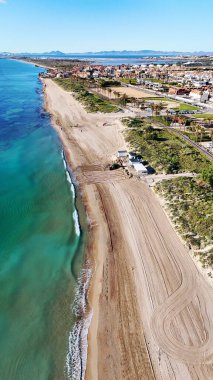 İspanya 'nın Akdeniz kıyısındaki Torre de la Horada kentinin hava manzarası. Costa Blanca 'da. İspanya