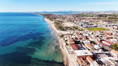 İspanya 'nın Akdeniz kıyısındaki Torre de la Horada kentinin hava manzarası. Costa Blanca 'da. İspanya