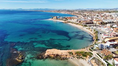 İspanya 'nın Akdeniz kıyısındaki Torre de la Horada kentinin hava manzarası. Costa Blanca 'da. İspanya