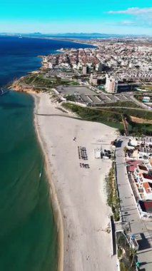 Hava manzaralı Mil Palmeras kıyı şeridi. Costa Blanca, İspanya