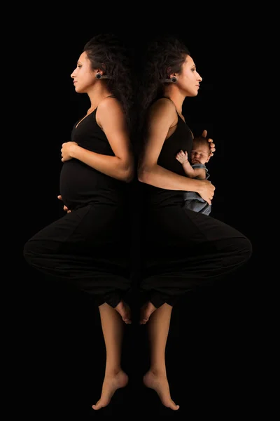 Мать Новорожденным Сыном Отражением Беременной Женщины Черном Фоне Коллаж Концепции — стоковое фото
