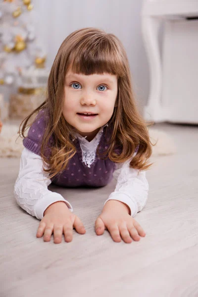 Noel Konseptine Göre Küçük Tatlı Bir Kızın Portresi — Stok fotoğraf