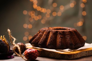 Çikolatalı Noel keki, fındıklı ve çikolata jöleli.