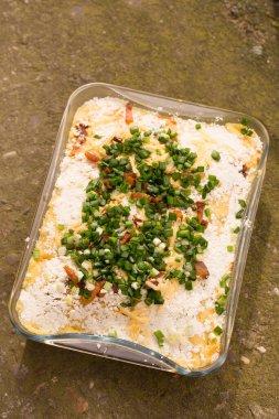 Banosh, ya da tokan Hutsul mutfağı. Kremalı mısır lapası, koyun peyniri, çıtırtı ve yeşil soğanlı.