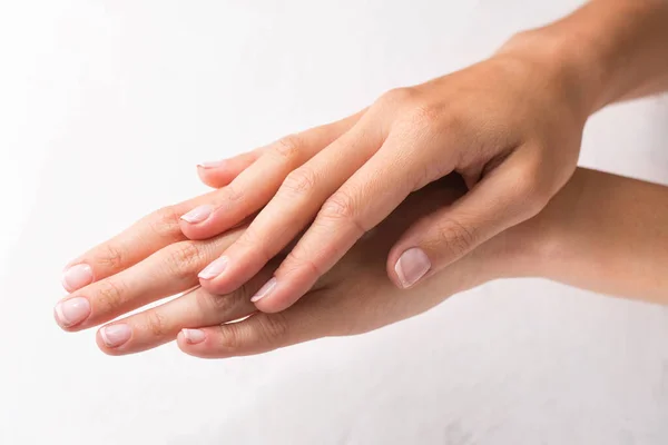 Weibliche Hände Mit Minimalistischer Französischer Maniküre Auf Weißem Hintergrund Stockfoto