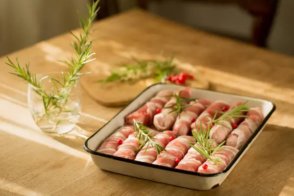 Traditionell Julrätt Grisar Filt Korv Insvept Bacon Stockbild