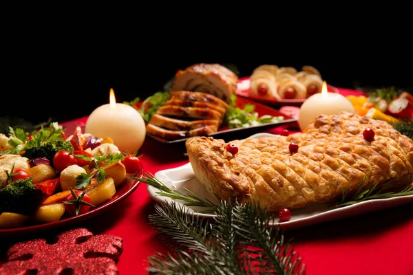 Plats Traditionnels Noël Sur Table Wellington Aux Champignons Rouleau Dinde Photos De Stock Libres De Droits
