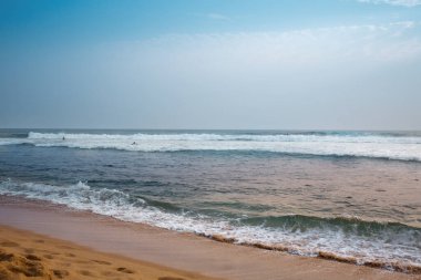 Hint Okyanusu kıyılarının güzel deniz manzarası güneşin batışında değişiyor.