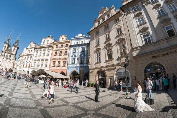 Prága Csehország 2019 Május Turisták Sétálnak Staromestske Namesti Téren Egy — Stock Fotó