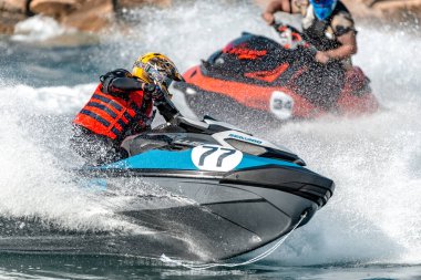 Limasol, Kıbrıs - 26 Kasım 2022: Profesyonel jet ski binicileri