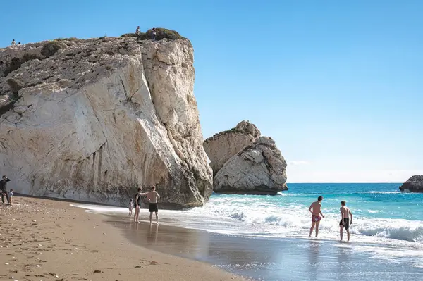 Kouklia, Paphos İlçesi - 29 Ocak 2024: Afrodit 'in ünlü plajı (Petra tou Romiou)