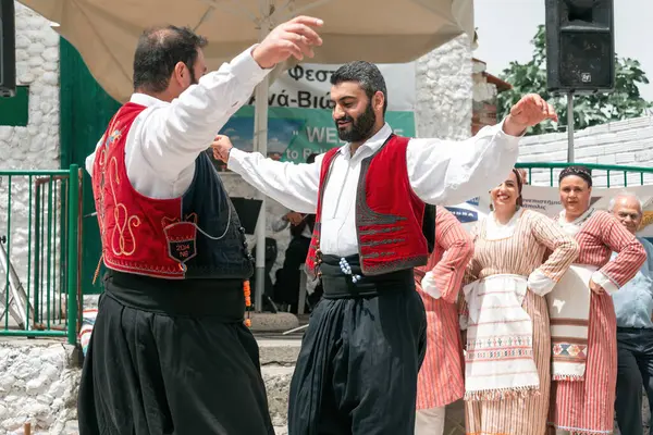Dora (Dhora), Limasol Bölgesi, Kıbrıs - 28 Mayıs 2023: Dora 'nın Uyanış Festivali' nde halk dansçıları