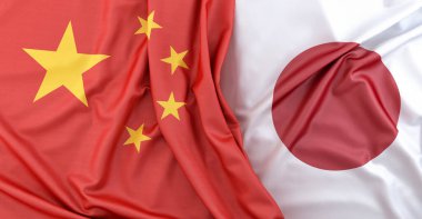 Akan kumaş Çin ve Japonya 'nın bayraklarını temsil ediyor.