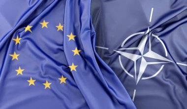 Avrupa Birliği ve NATO 'nun kumaş bayrakları güçlü bir ortaklık göstererek dalgalanıyor. 3B görüntüleme
