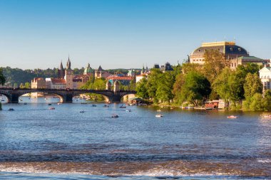 Ulusal Tiyatro, Legii Köprüsü ve Vltava Nehri. Prag, Çek Cumhuriyeti