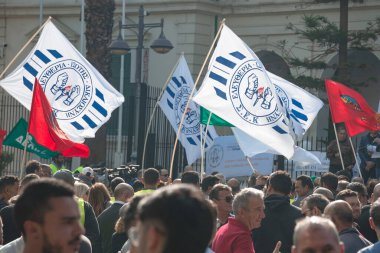 Limasol, Kıbrıs Rum Kesimi - 26 Ocak 2023: Sendikalar tarafından yaşam masraflarının tam olarak karşılanması konulu üç saatlik grev düzenlendi.