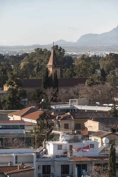 Lefkoşe ile Kuzey Lefkoşe arasındaki tampon bölgede Kutsal Haç Kilisesi. Kıbrıs.