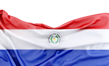 Paraguay bayrağı beyaz arkaplanda izole edilmiş ve üzerinde kopyalama alanı var. 3B görüntüleme.