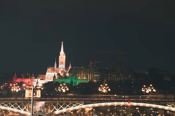 Widok Stronę Budy Budapeszcie Zamkiem Buda Matthias Bastionu Rybackiego Nocy — Zdjęcie stockowe