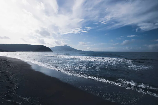Talya Procida Siyah Kum Berrak Suyla Ciraccio Plajı Manzarası — Stok fotoğraf