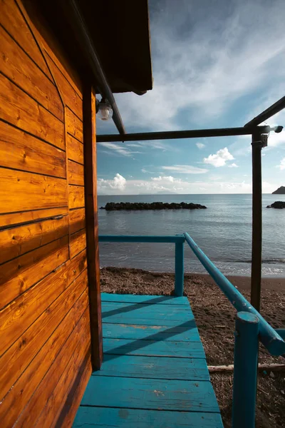 Πολύχρωμη Ξύλινη Καλύβα Στην Παραλία Chiaiai Νήσος Procida Ιταλία — Φωτογραφία Αρχείου