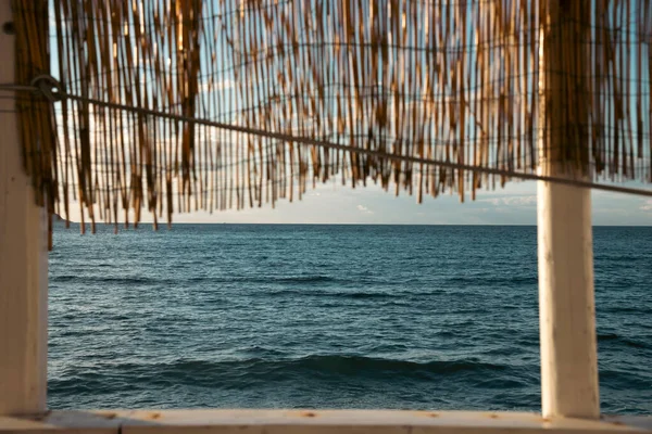 Уютная Терраса Пляже Идиллический Вид Море Концепция Тропических Летних Каникул — стоковое фото