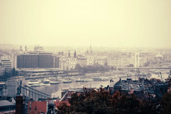 Панорамный Вид Будапешта Туманный Осенний День Знаменитой Смотровой Площадки Бастиона — стоковое фото