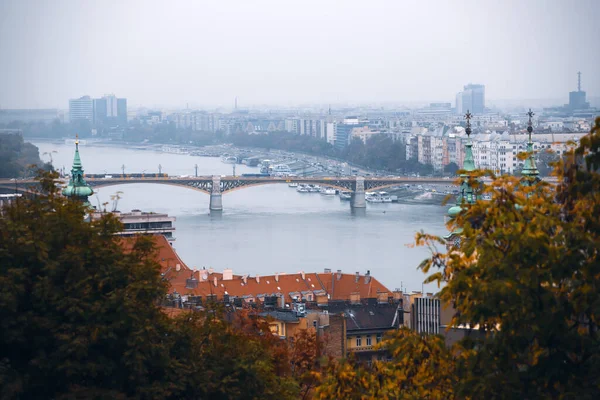 Vista Panoramica Budapest Una Nebbiosa Giornata Autunnale Dal Famoso Belvedere — Foto Stock