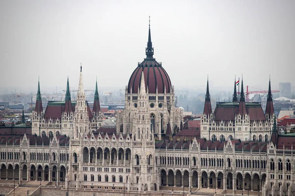 Мбаппе Зданием Венгерского Парламента Реке Дунай Будапеште Венгрия — стоковое фото