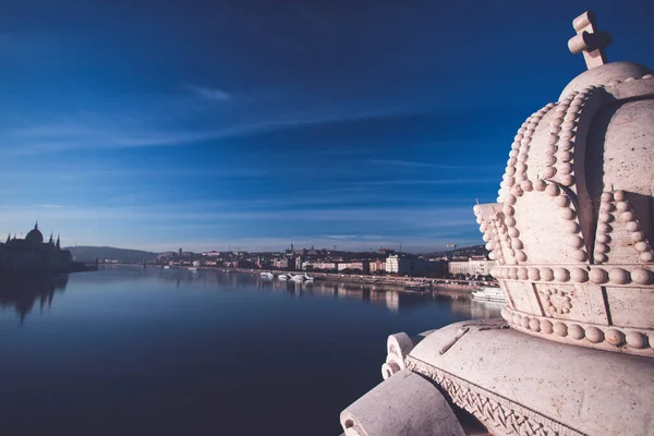 Panoramatický Výhled Budapešť Mlhavého Podzimního Rána Řekou Dunaj Maďarským Parlamentem — Stock fotografie